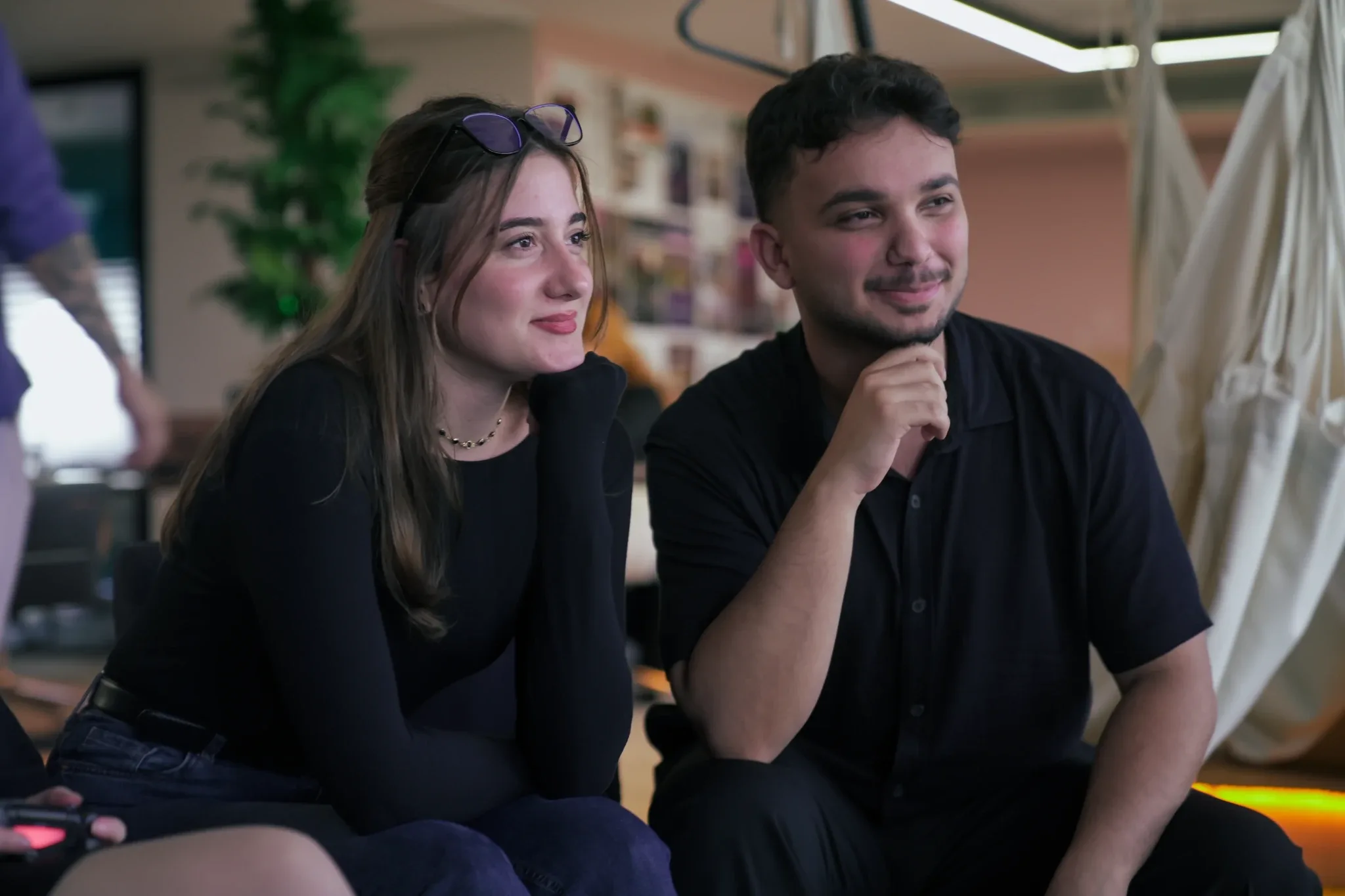 Neon Apps ofisinde React tabanlı bir web uygulaması geliştiren geliştirici