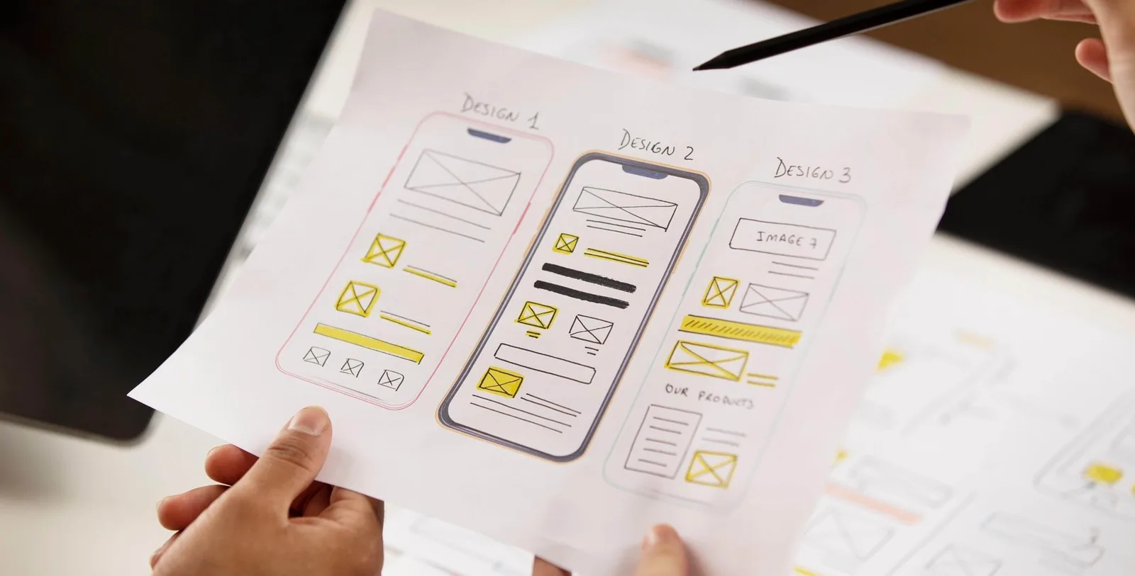 App Store ratings and reviews page showing 4.7 and 5.0 star user ratings illustrating the role of customer feedback in fashion app success and discoverability